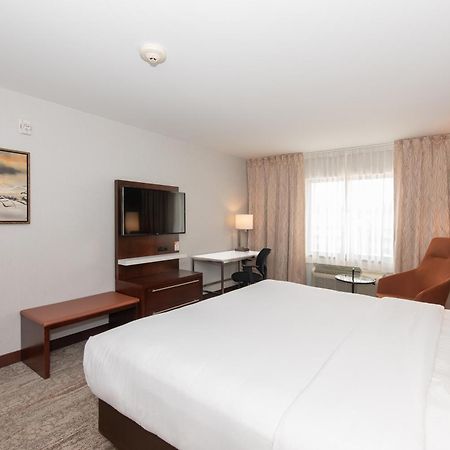 Quality Inn & Suites Val-d'Or Buitenkant foto