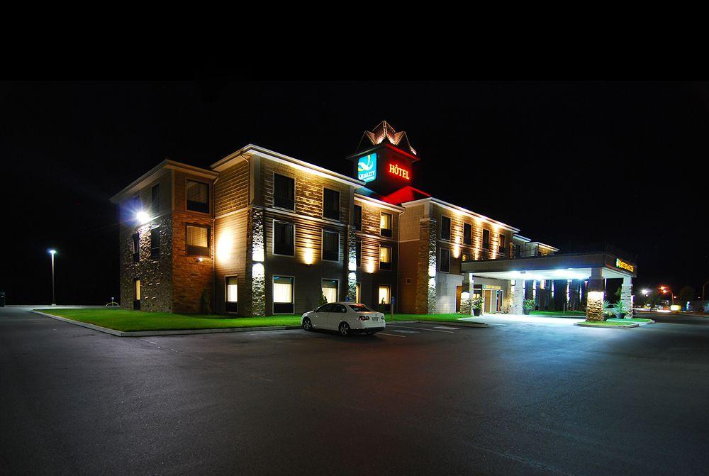 Quality Inn & Suites Val-d'Or Buitenkant foto