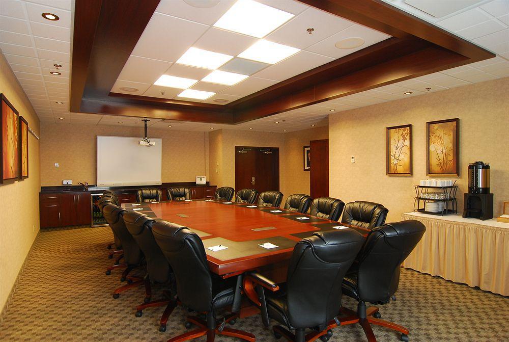 Quality Inn & Suites Val-d'Or Buitenkant foto