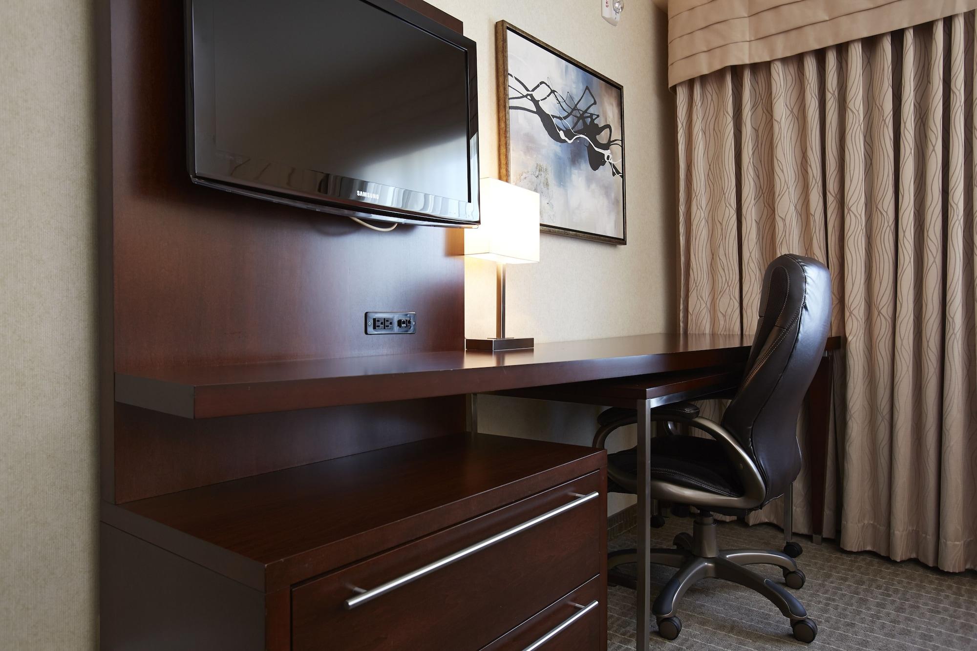Quality Inn & Suites Val-d'Or Buitenkant foto