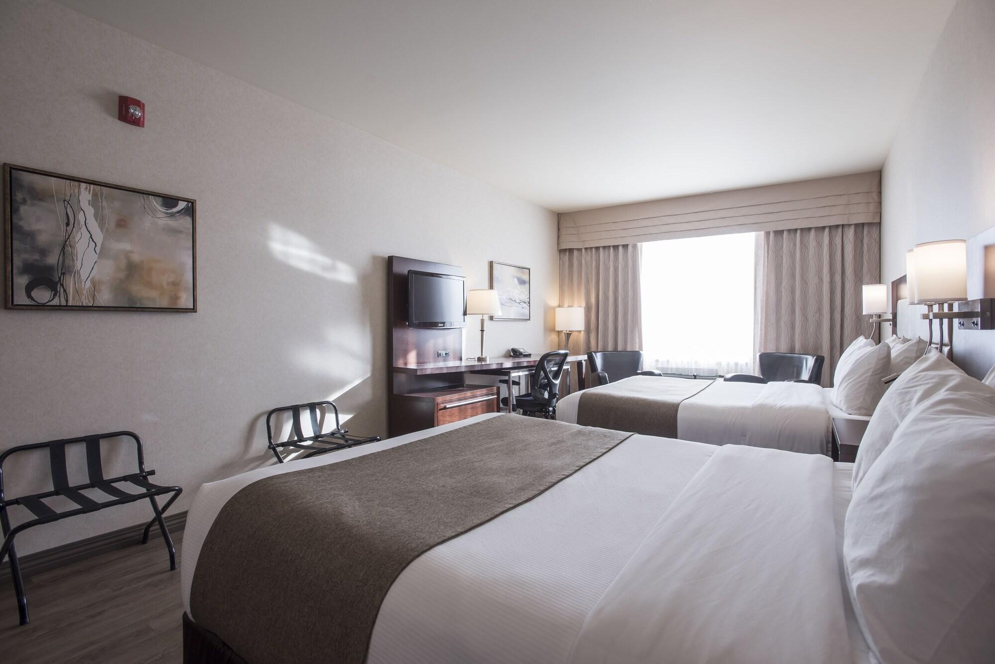 Quality Inn & Suites Val-d'Or Buitenkant foto
