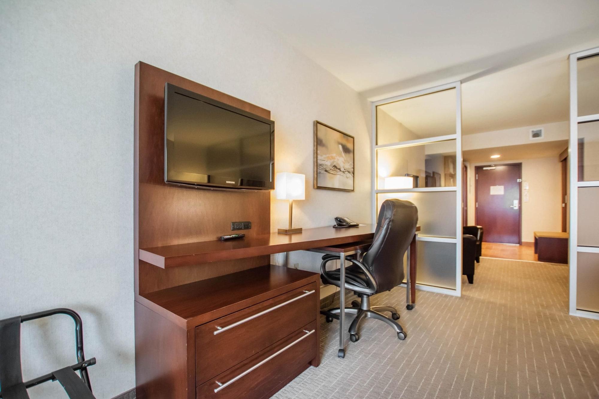 Quality Inn & Suites Val-d'Or Buitenkant foto