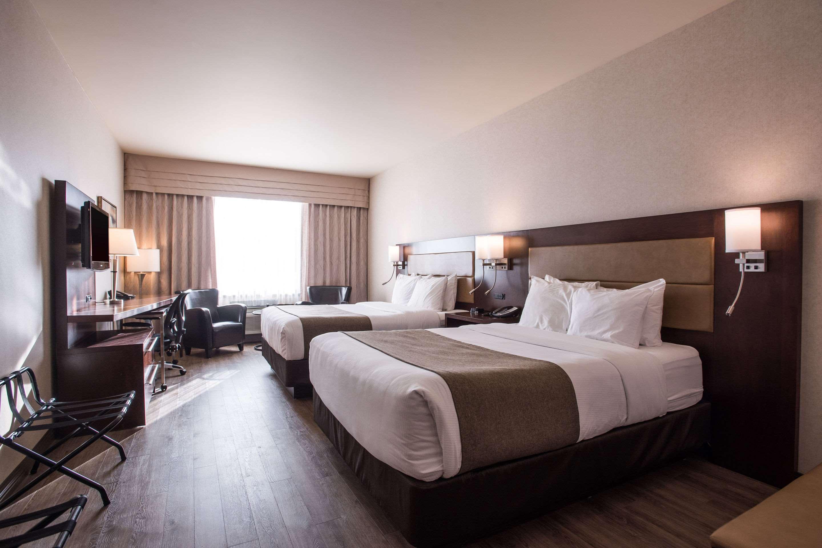 Quality Inn & Suites Val-d'Or Buitenkant foto