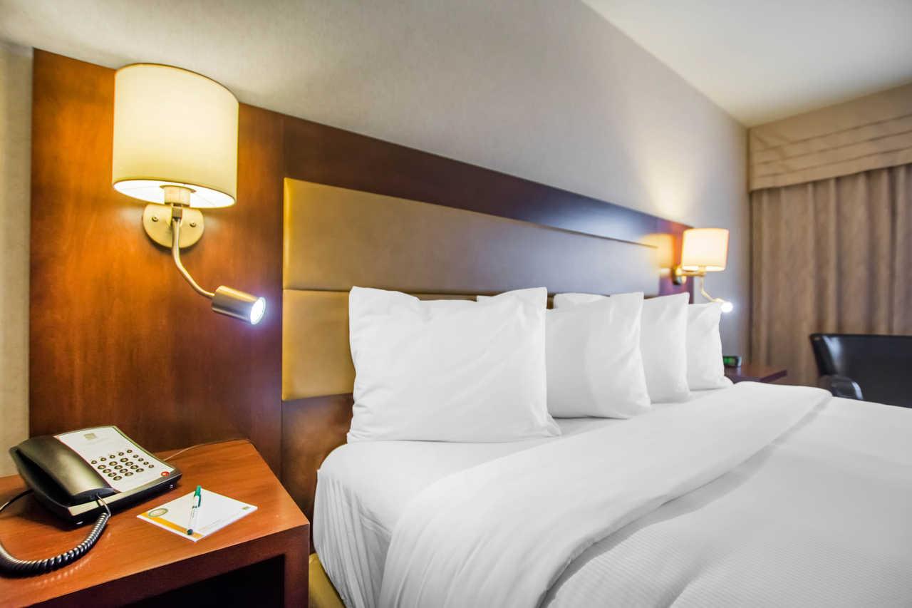 Quality Inn & Suites Val-d'Or Buitenkant foto