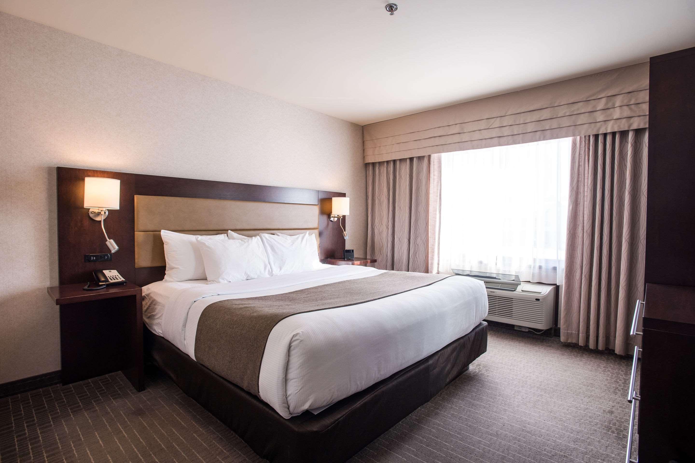 Quality Inn & Suites Val-d'Or Buitenkant foto