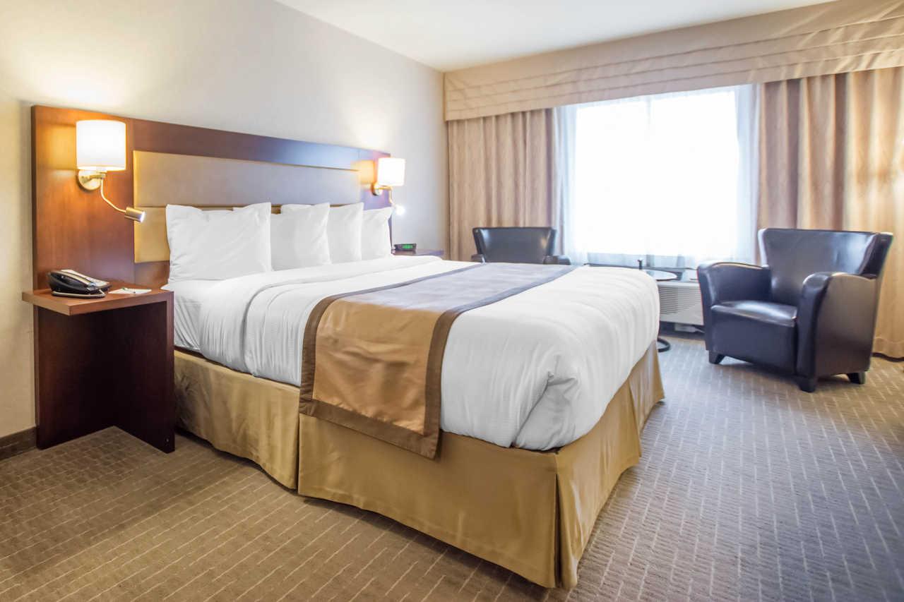 Quality Inn & Suites Val-d'Or Buitenkant foto