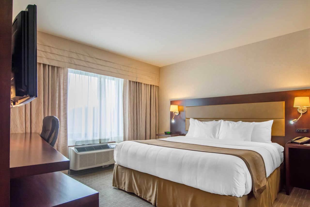 Quality Inn & Suites Val-d'Or Buitenkant foto