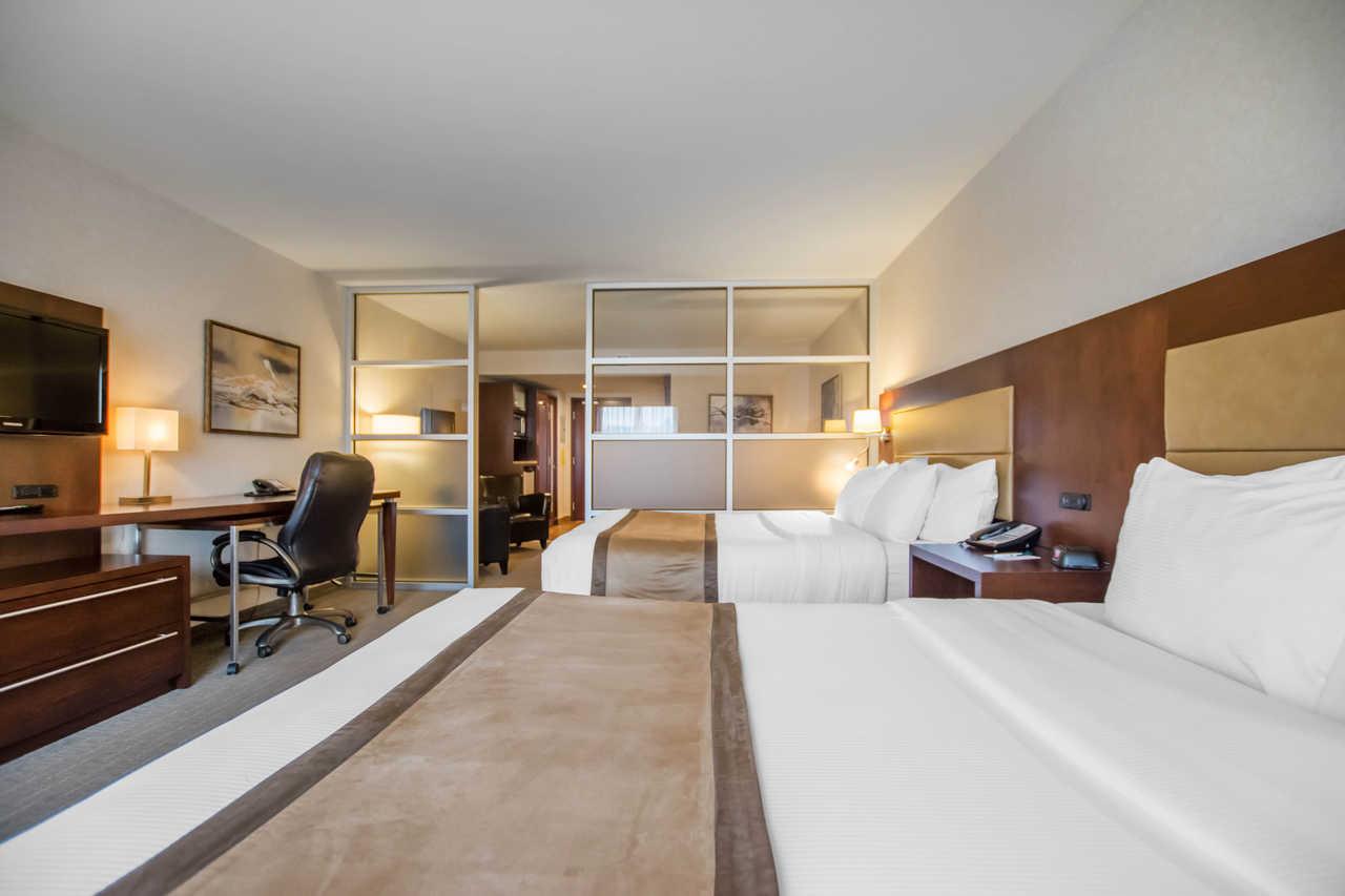 Quality Inn & Suites Val-d'Or Buitenkant foto