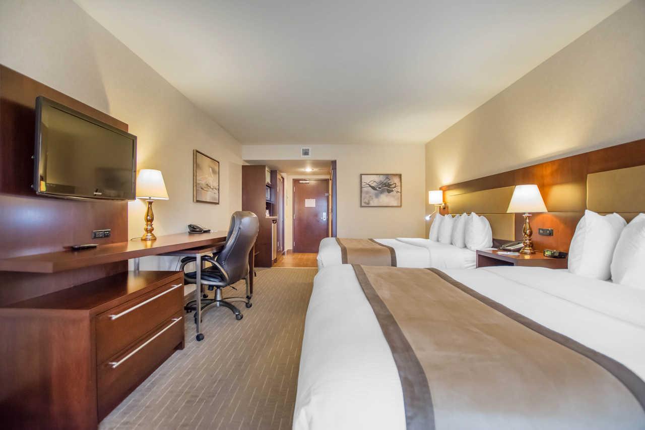 Quality Inn & Suites Val-d'Or Buitenkant foto