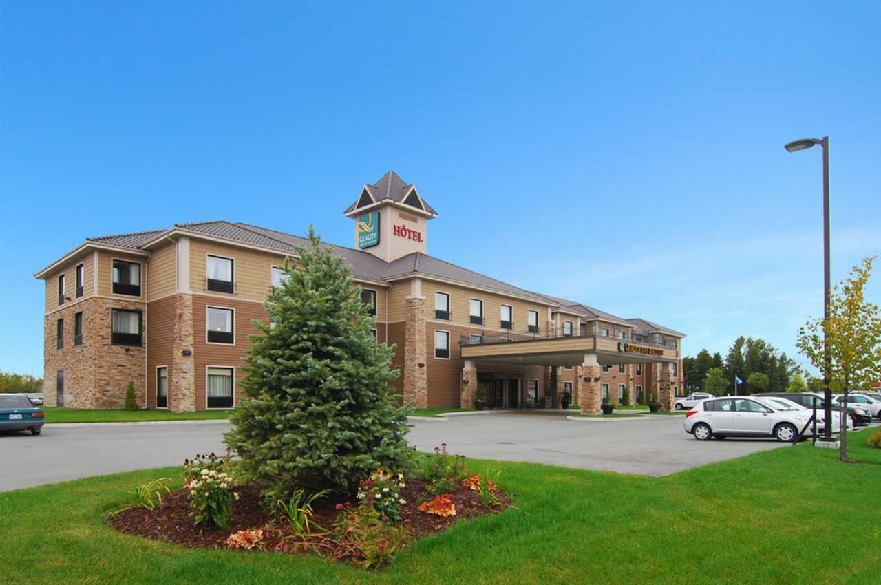 Quality Inn & Suites Val-d'Or Buitenkant foto