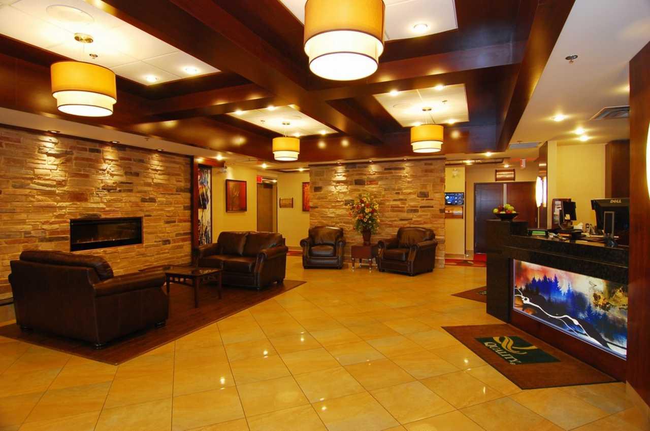Quality Inn & Suites Val-d'Or Buitenkant foto