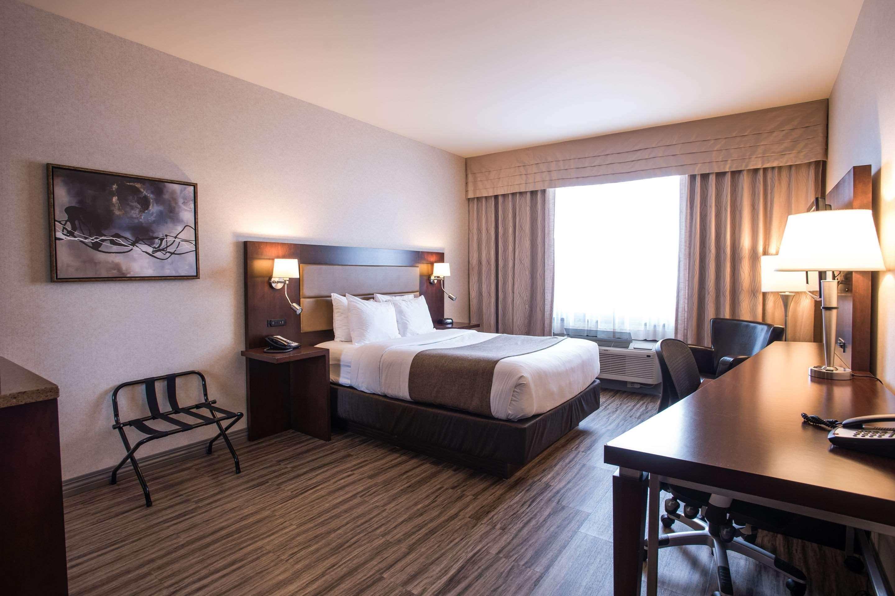 Quality Inn & Suites Val-d'Or Buitenkant foto