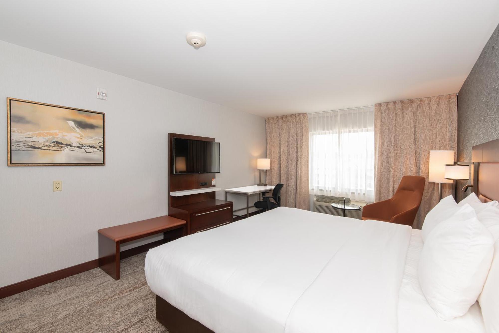 Quality Inn & Suites Val-d'Or Buitenkant foto
