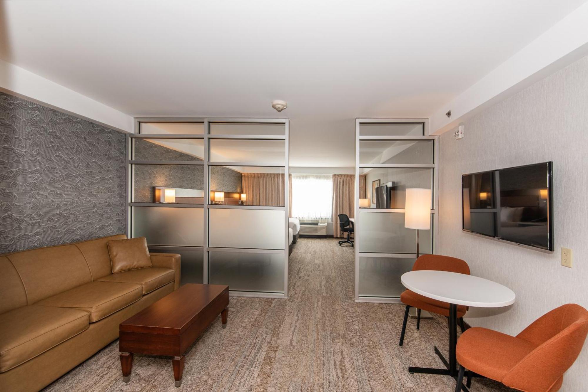 Quality Inn & Suites Val-d'Or Buitenkant foto