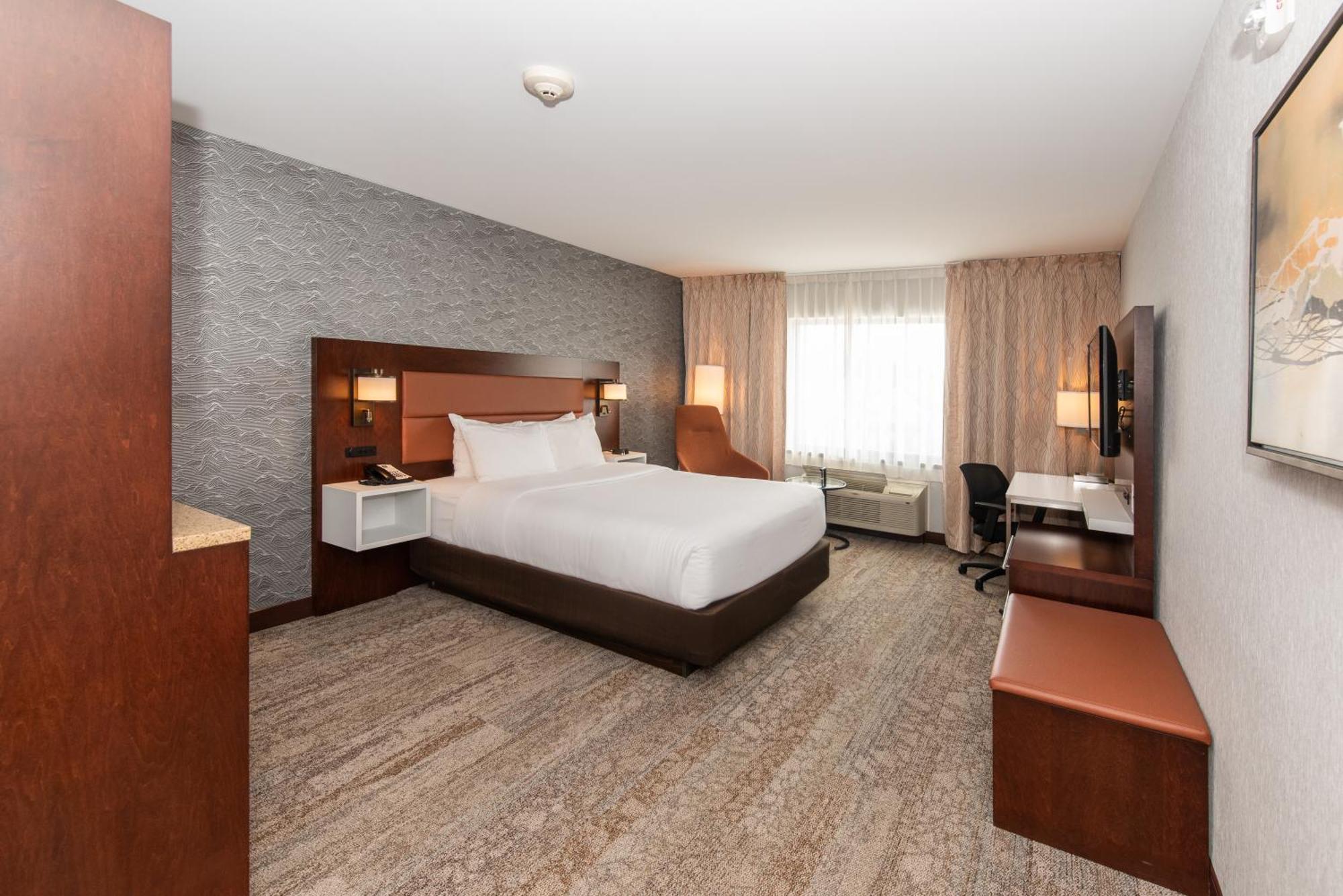 Quality Inn & Suites Val-d'Or Buitenkant foto