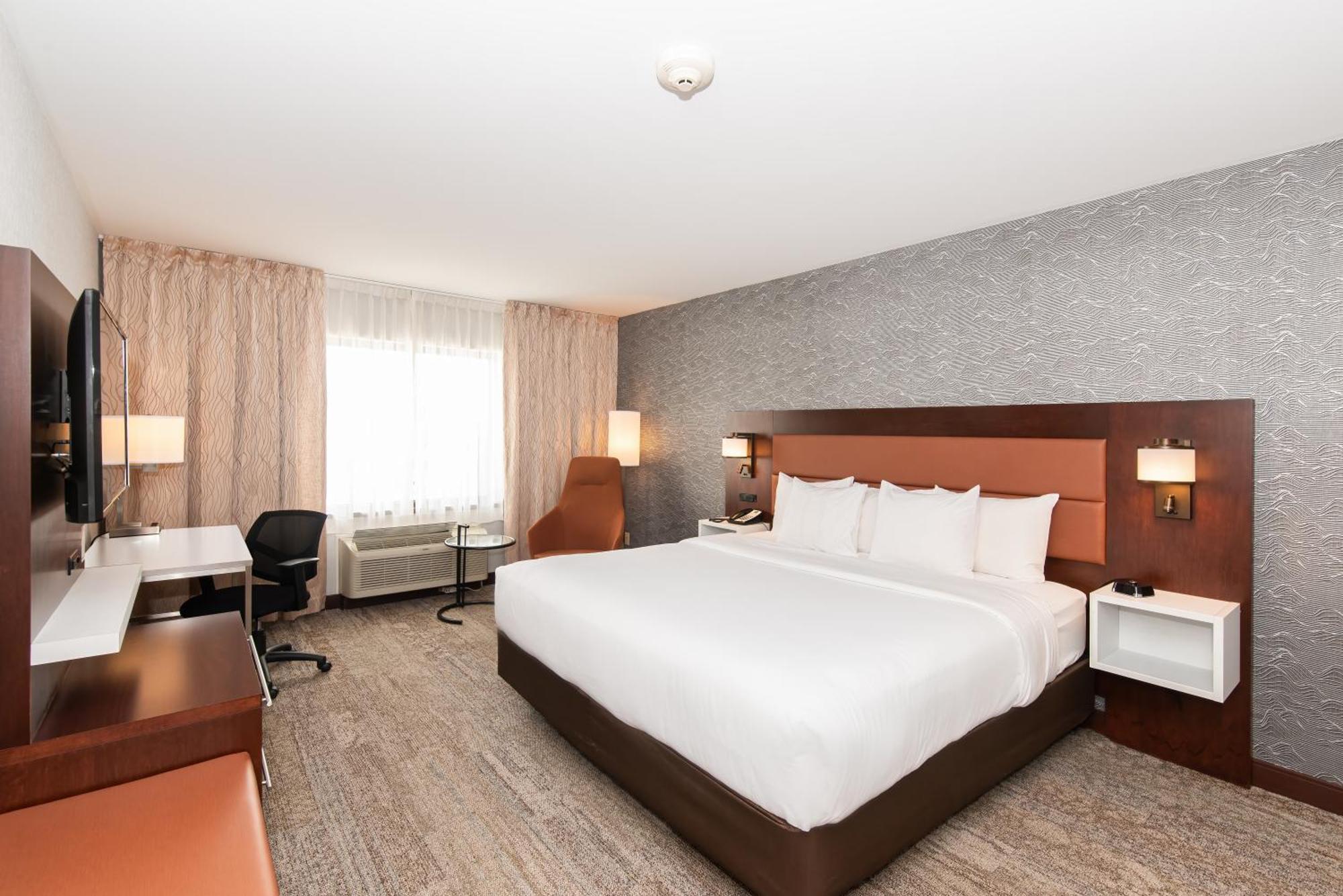 Quality Inn & Suites Val-d'Or Buitenkant foto