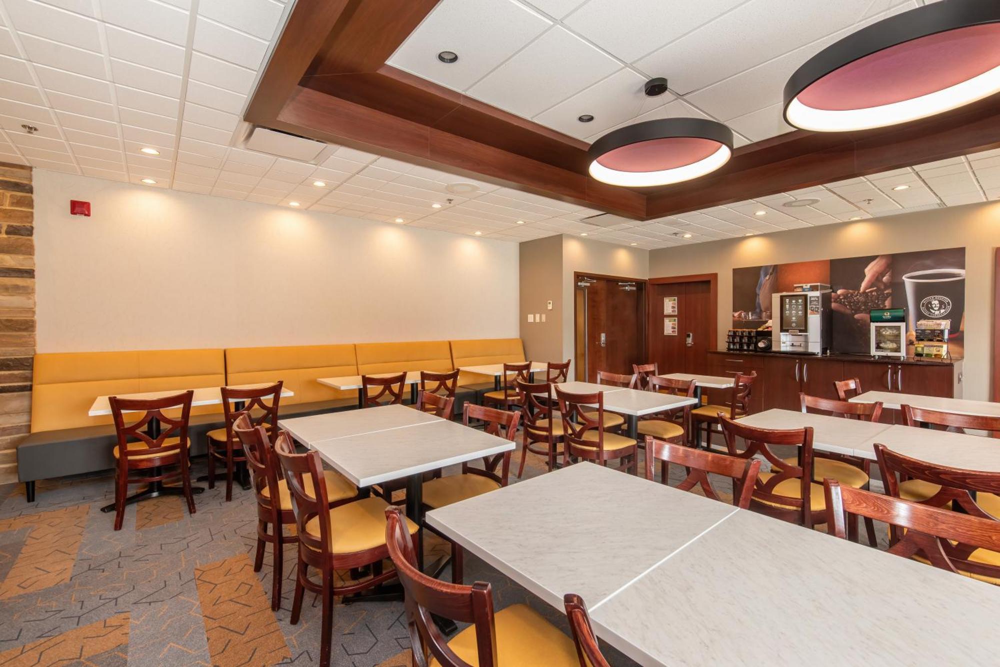 Quality Inn & Suites Val-d'Or Buitenkant foto