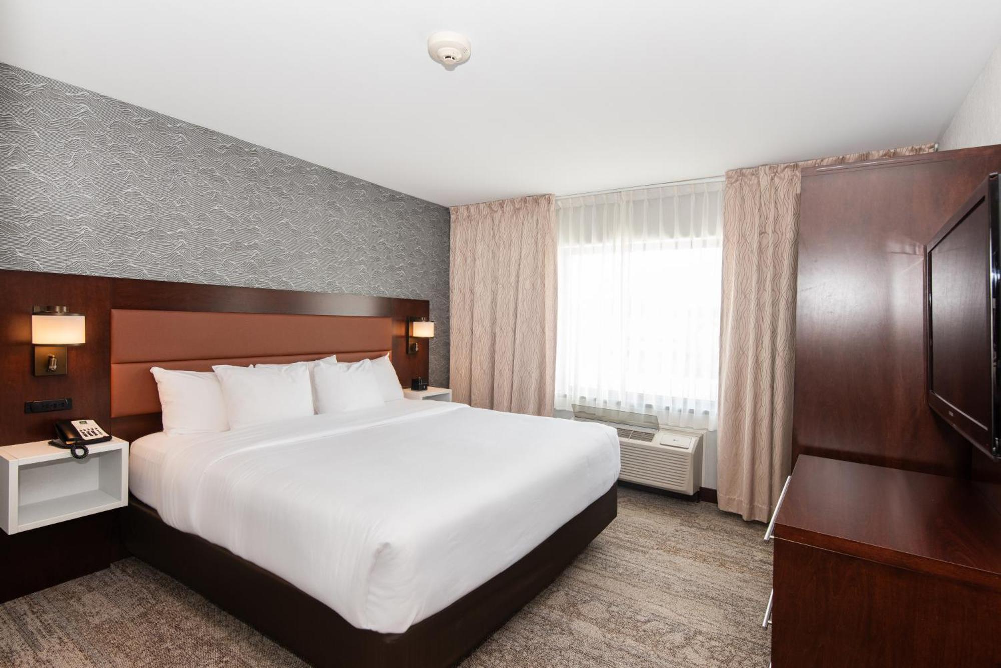 Quality Inn & Suites Val-d'Or Buitenkant foto