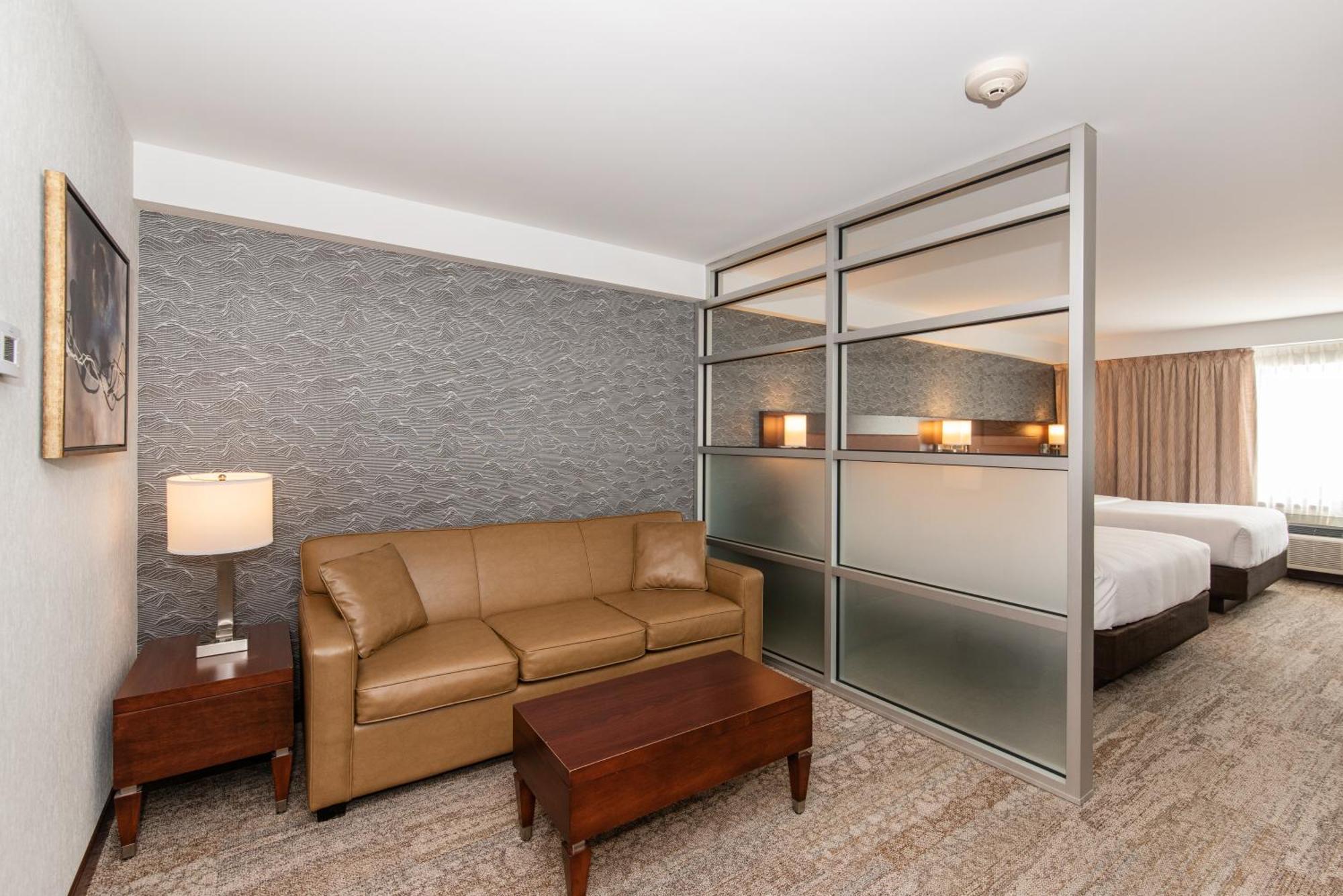 Quality Inn & Suites Val-d'Or Buitenkant foto