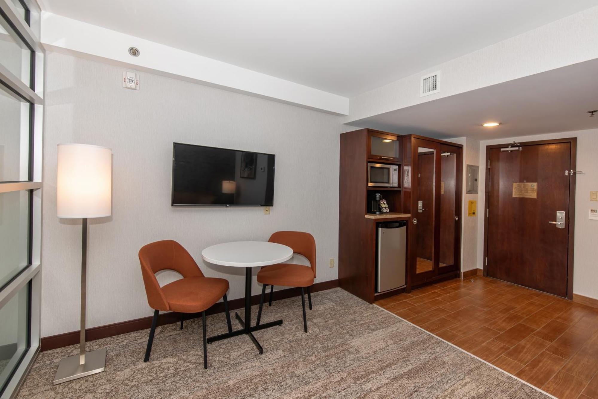 Quality Inn & Suites Val-d'Or Buitenkant foto