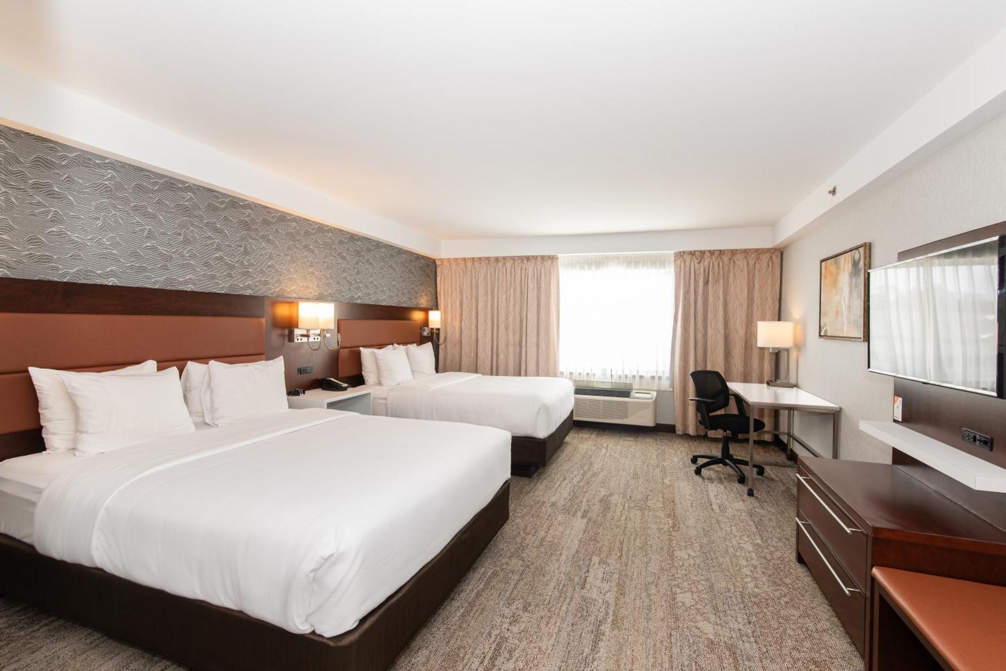 Quality Inn & Suites Val-d'Or Buitenkant foto