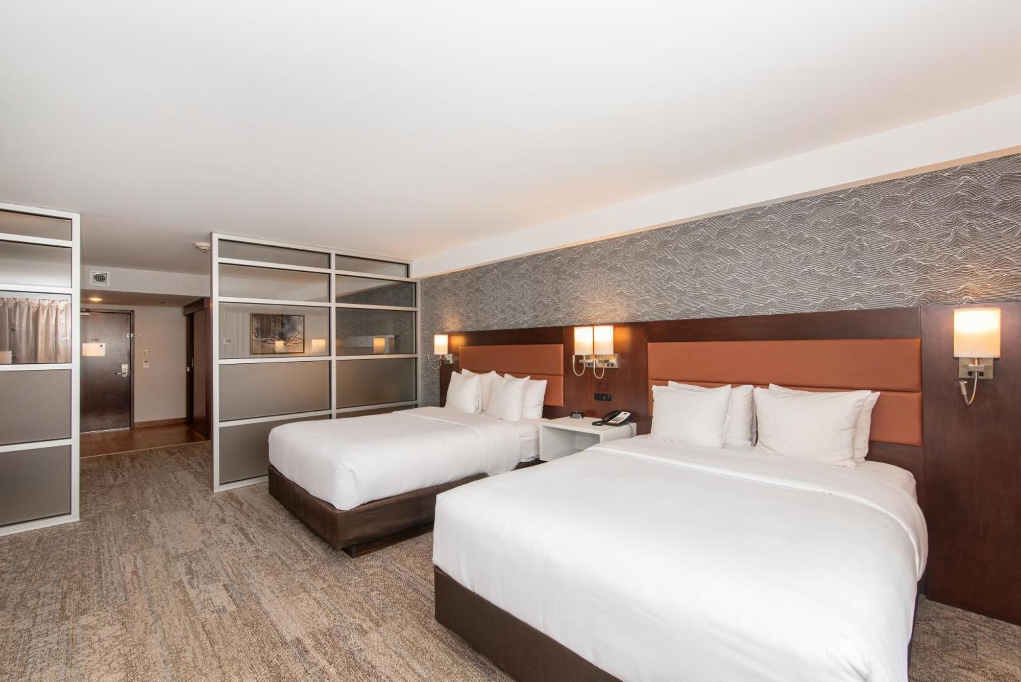 Quality Inn & Suites Val-d'Or Buitenkant foto