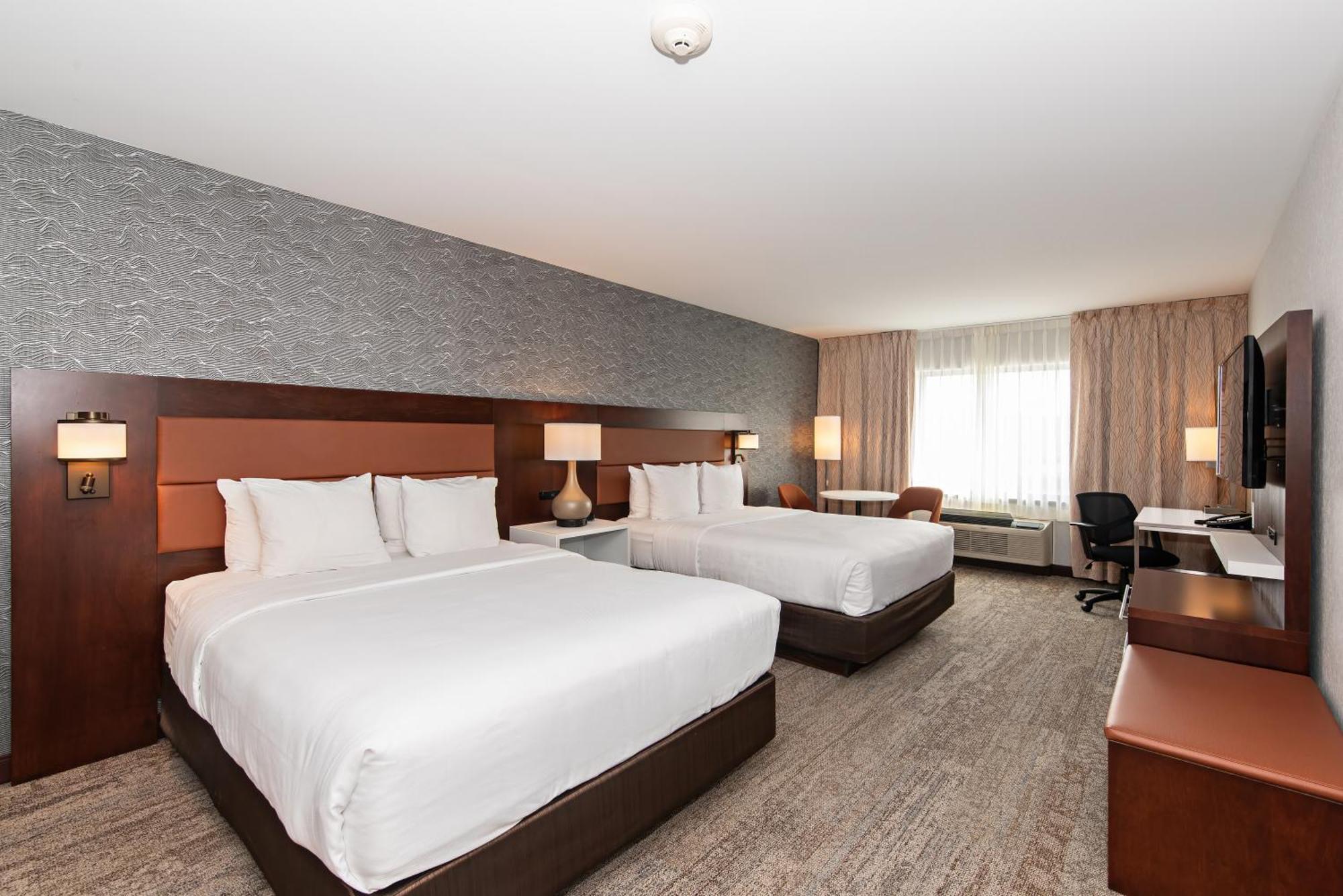 Quality Inn & Suites Val-d'Or Buitenkant foto
